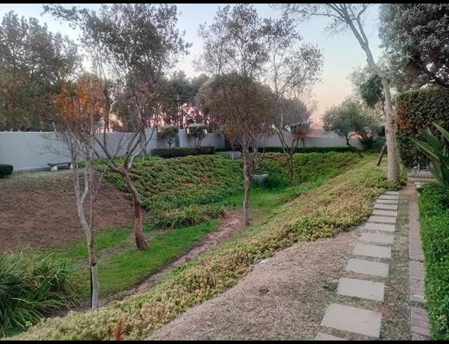 1 BEDROOM APARTMENT FOR SALE IN BRYANSTON
